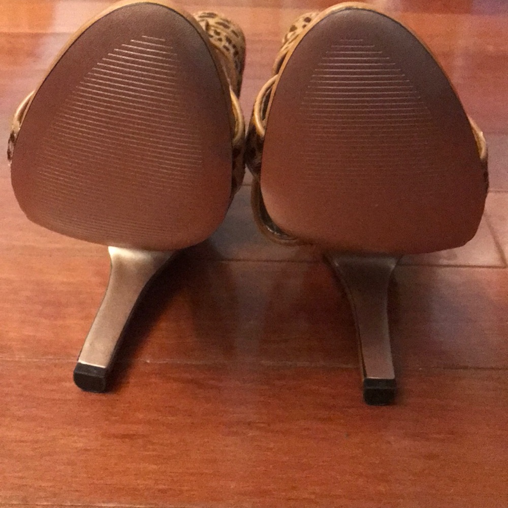 BCBG NEW unique and rare leopard print fur & leather spiked heels - Picture 8 of 8